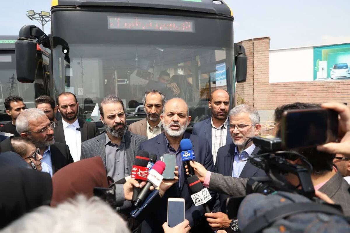 وزیر کشور: کرج اولین شهری است که از مزایای اتوبوس های برقی بهره مند می شود
