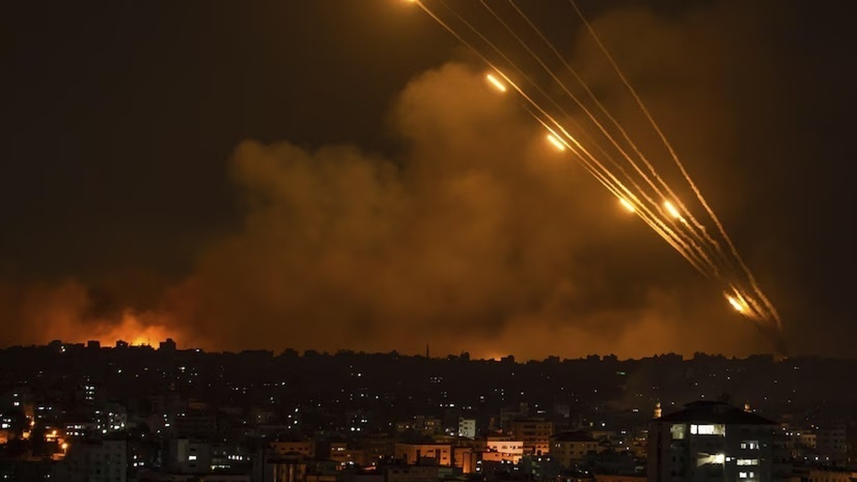 رسانه‌های اسرائیلی: ۹ موشک ایران به نواتیم اصابت کرد