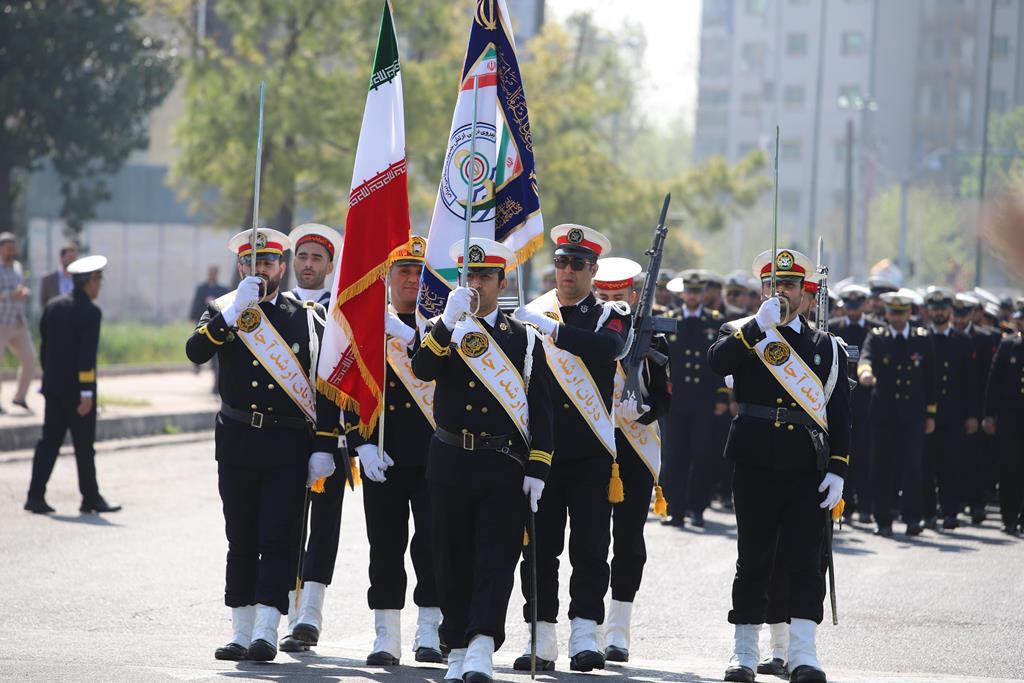 مراسم رژه نیروهای مسلح با حضور استاندار گیلان در رشت برگزار شد مراسم رژه نیروهای مسلح با حضور استاندار گیلان در رشت برگزار شد