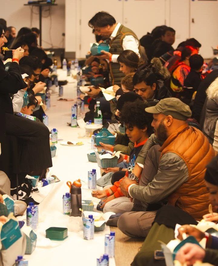 سفره افطاری تیم سامان قدوس در ماه رمضان + تصاویر