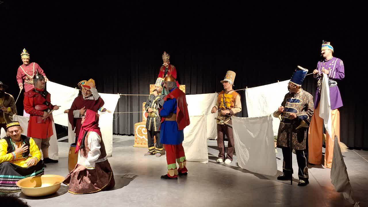 «نمایش «باد شاه» طنزی فاخر از هنرمندان توانمند قزوین