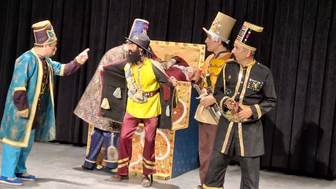 «نمایش «باد شاه» طنزی فاخر از هنرمندان توانمند قزوین