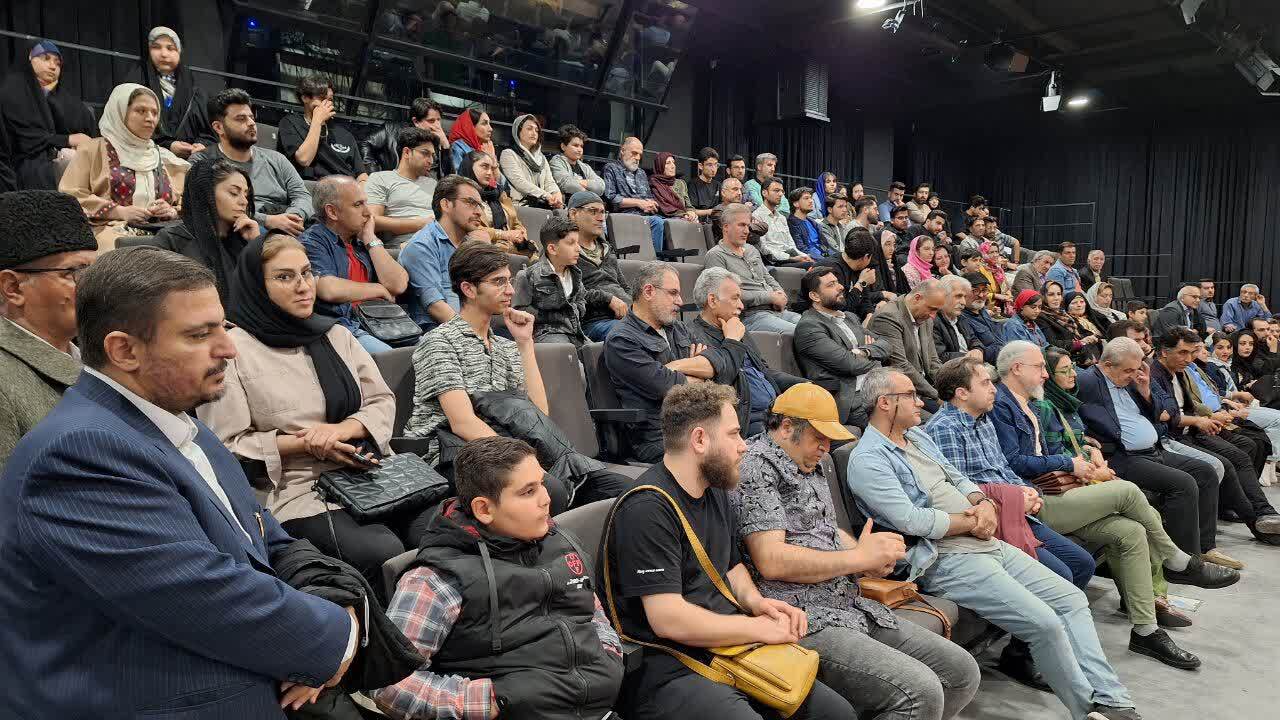 «نمایش «باد شاه» طنزی فاخر از هنرمندان توانمند قزوین