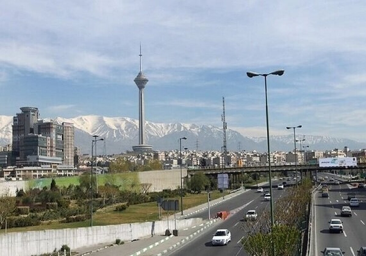بزرگراه‌های خلوت تهران در آخرین پنجشنبه فروردین ماه