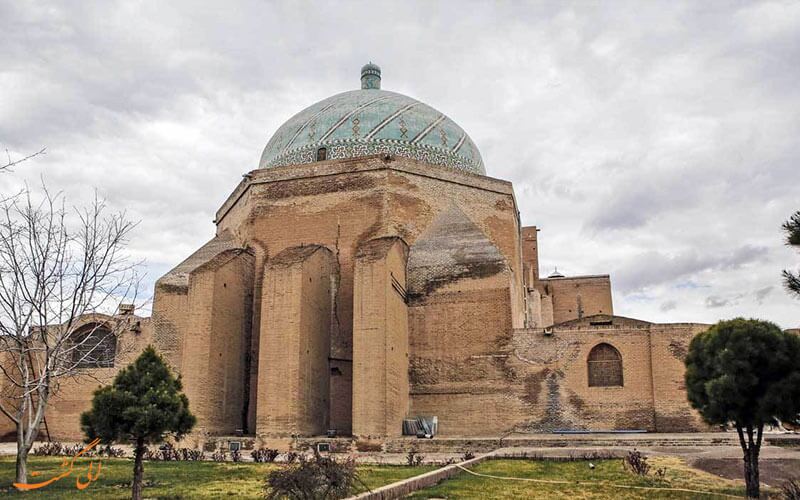 دیدن سبک معماری کهن در مسجد جامع قزوین دیدن سبک معماری کهن در مسجد جامع قزوین