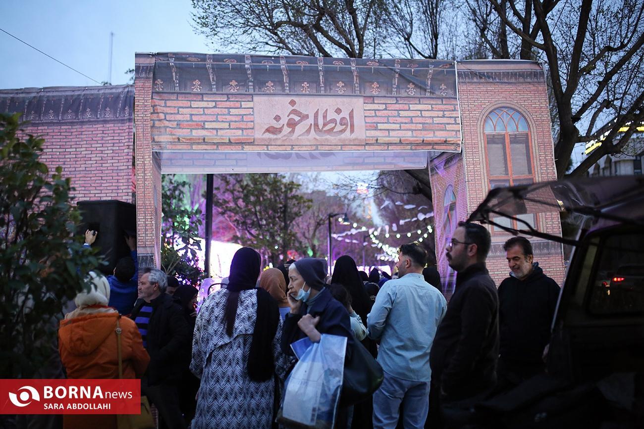 در افطارخانه فکر همه چیز را کردهاند در افطارخانه فکر همه چیز را کردهاند