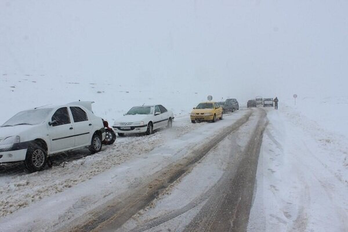 امدادرسانی به ۱۷۰ نفر از متاثرین برف و كولاك در محور تکاب - شاهين دژ