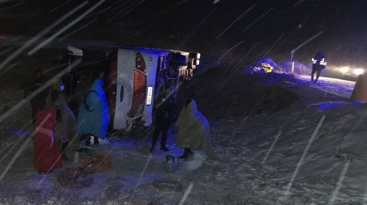 واژگونی خونین اتوبوس مسافربری در جاده نهبندان