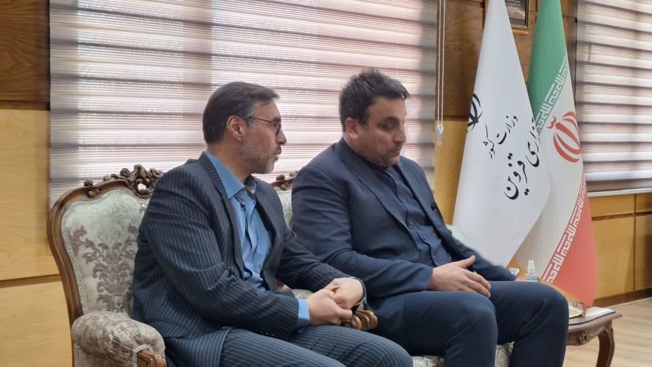 استاندار قزوین با رئیس فدراسیون دو و میدانی دیدار و گفتگو کرد استاندار قزوین با رئیس فدراسیون دو و میدانی دیدار و گفتگو کرد