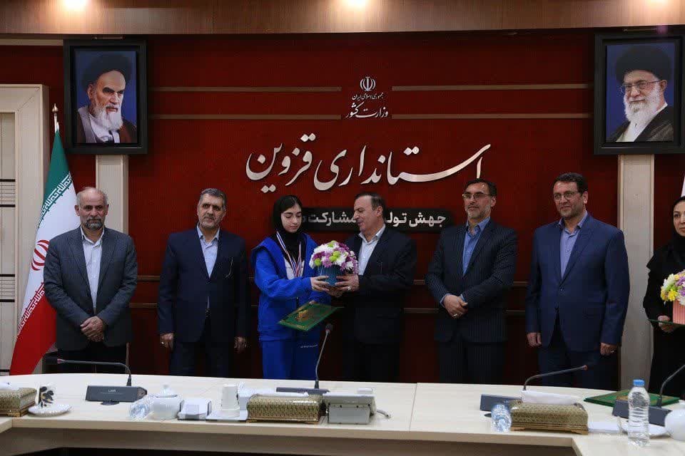 استاندار قزوین از قهرمانان قزوینی رشتههای مختلف ورزشی تجلیل کرد استاندار قزوین از قهرمانان قزوینی رشتههای مختلف ورزشی تجلیل کرد