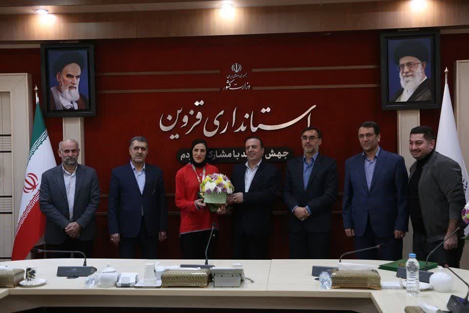 استاندار قزوین از قهرمانان قزوینی رشتههای مختلف ورزشی تجلیل کرد استاندار قزوین از قهرمانان قزوینی رشتههای مختلف ورزشی تجلیل کرد