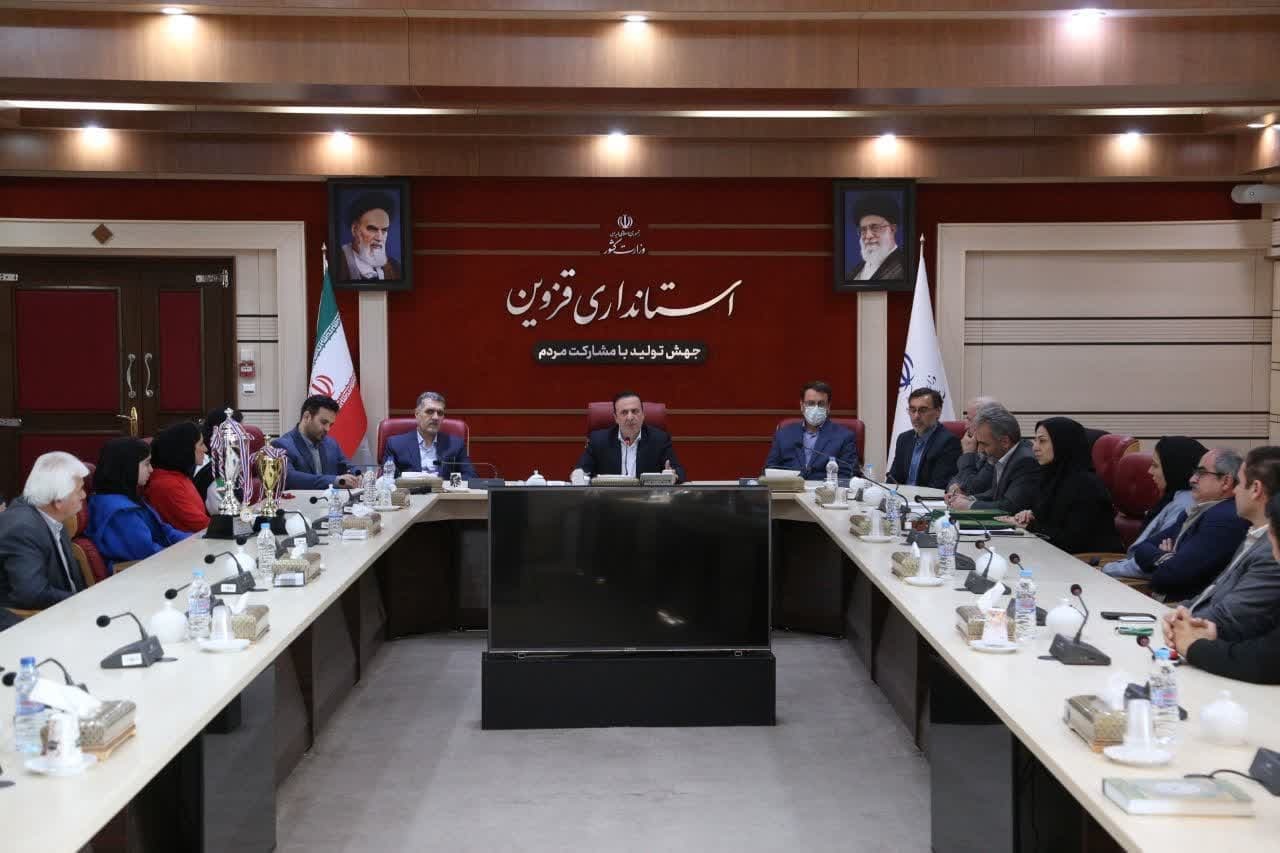 استاندار قزوین از قهرمانان قزوینی رشتههای مختلف ورزشی تجلیل کرد استاندار قزوین از قهرمانان قزوینی رشتههای مختلف ورزشی تجلیل کرد