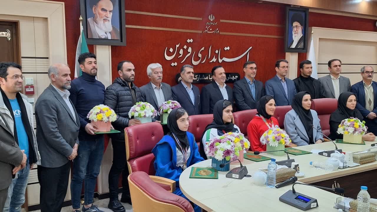 استاندار قزوین از قهرمانان قزوینی رشتههای مختلف ورزشی تجلیل کرد استاندار قزوین از قهرمانان قزوینی رشتههای مختلف ورزشی تجلیل کرد