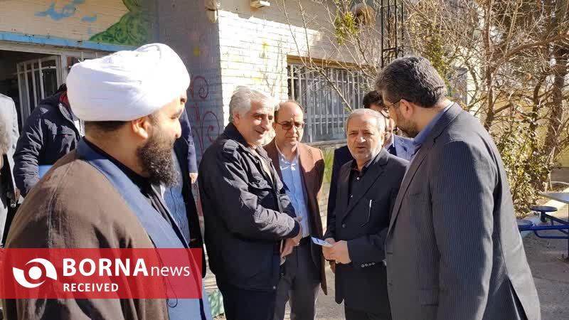 بازدید سرزده رئیس‌جمهور از دو مدرسه شهر قدس / اهدای ۱۱۰ تبلت به دانش‌آموزان دبستان والفجر