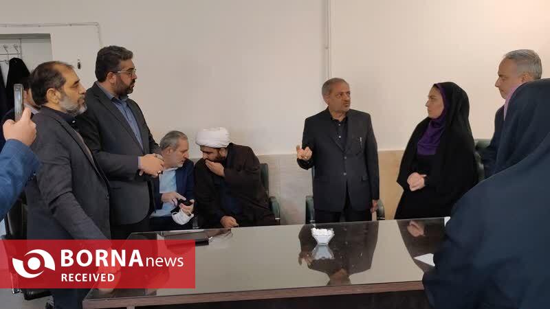 بازدید سرزده رئیس‌جمهور از دو مدرسه شهر قدس / اهدای ۱۱۰ تبلت به دانش‌آموزان دبستان والفجر