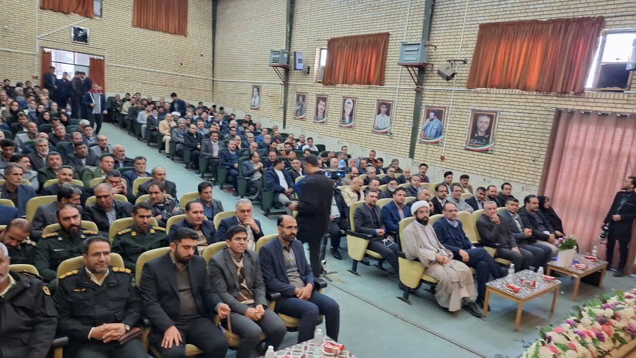 سیاسی کاری ممنوع/استفاده از نیرو‌های توانمند معتقد به رویکرد دولت در اولویت فرمانداران باشد