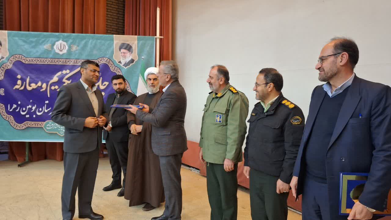 برای کمک به دولت وفاق ملی همه باید پای کار باشند