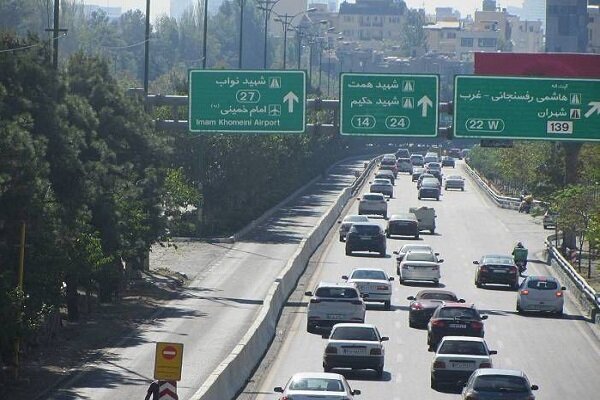 مخالفت عضو شورای شهر با اجرای خط ویژه HOV در اتوبان همت/ راه حل بار ترافیکی توسعه حمل و نقل عمومی است
