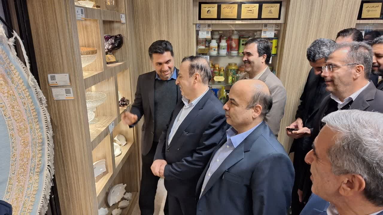 استاندار قزوین از نمایشگاه دستاورد صنایع کوچک بازدید کرد
