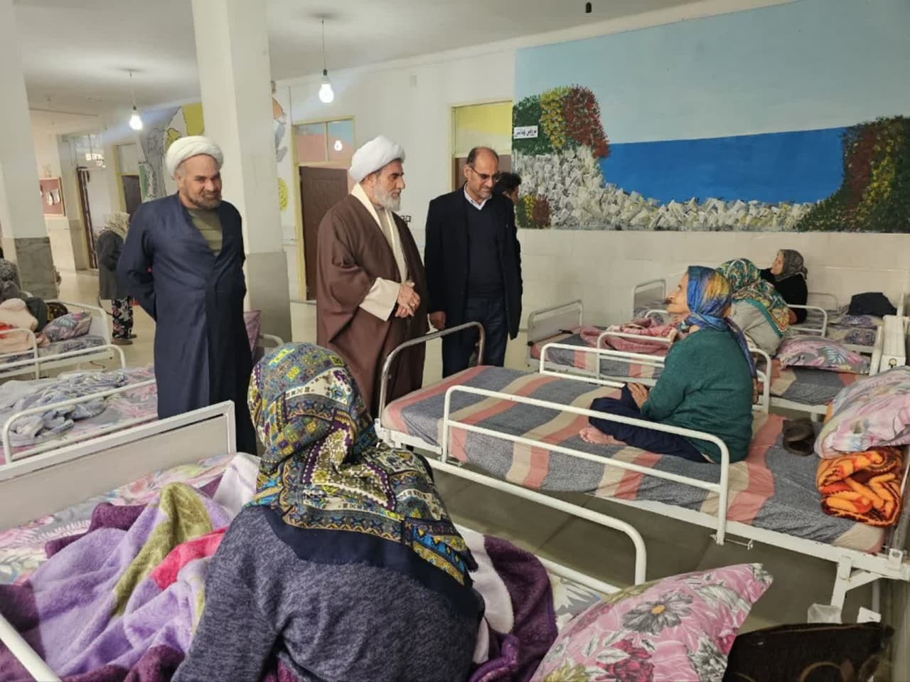 امام جمعه و فرماندار بویین زهرا از خانه سالمندان بازدید کردند امام جمعه و فرماندار بویین زهرا از خانه سالمندان بازدید کردند