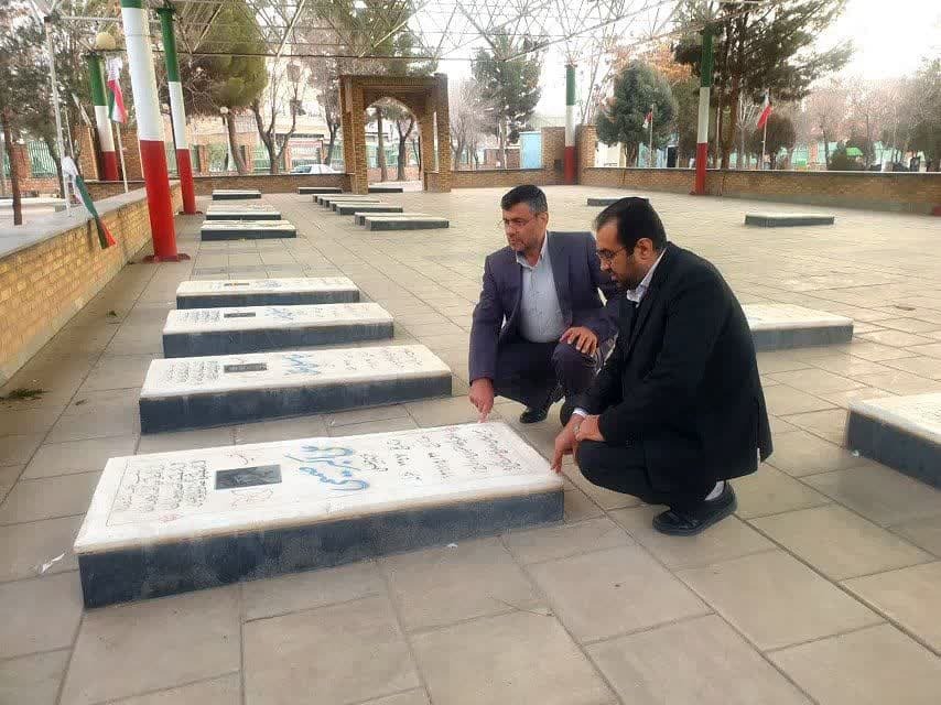 تجدید میثاق سرپرست جدید فرمانداری شهرستان بوئین زهرا با شهدا تجدید میثاق سرپرست جدید فرمانداری شهرستان بوئین زهرا با شهدا