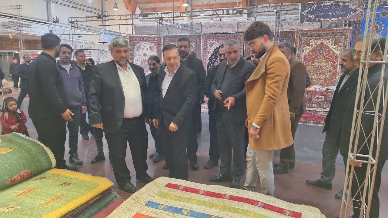 استاندار قزوین از هجدهمین نمایشگاه تخصصی فرش دستباف بازدید کرد استاندار قزوین از هجدهمین نمایشگاه تخصصی فرش دستباف بازدید کرد