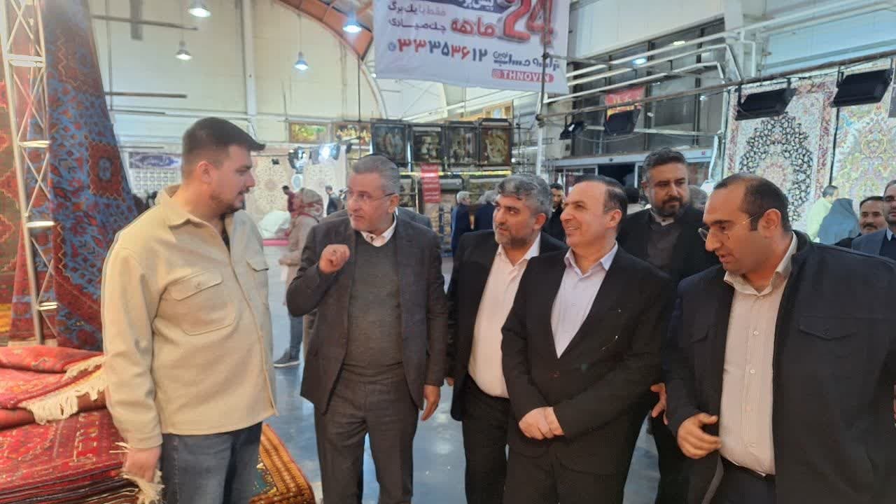 استاندار قزوین از هجدهمین نمایشگاه تخصصی فرش دستباف بازدید کرد استاندار قزوین از هجدهمین نمایشگاه تخصصی فرش دستباف بازدید کرد
