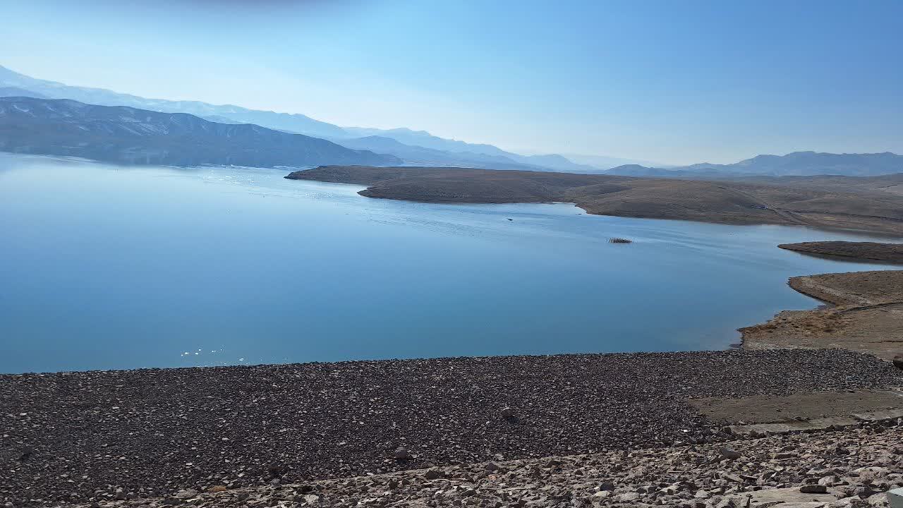 استاندار قزوین از سد نهب در تاکستان بازدید کرد