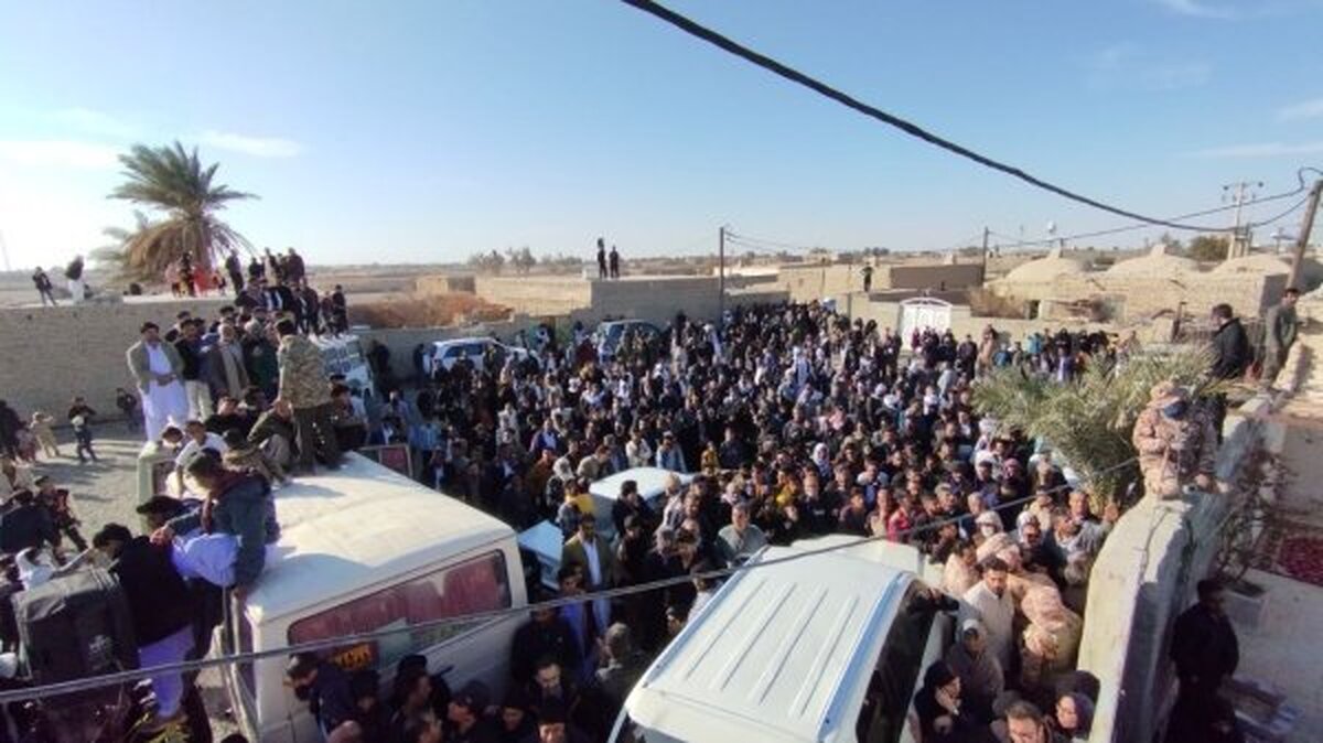 دیدار پزشکیان با مردم روستای کلوخی زابل پس از ۵۱ سال