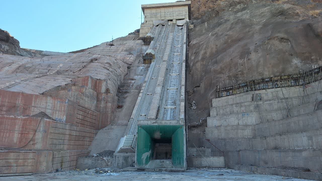 استاندار قزوین: مطالبات پیمانکاران سد بالاخانلو پرداخت می‌شود