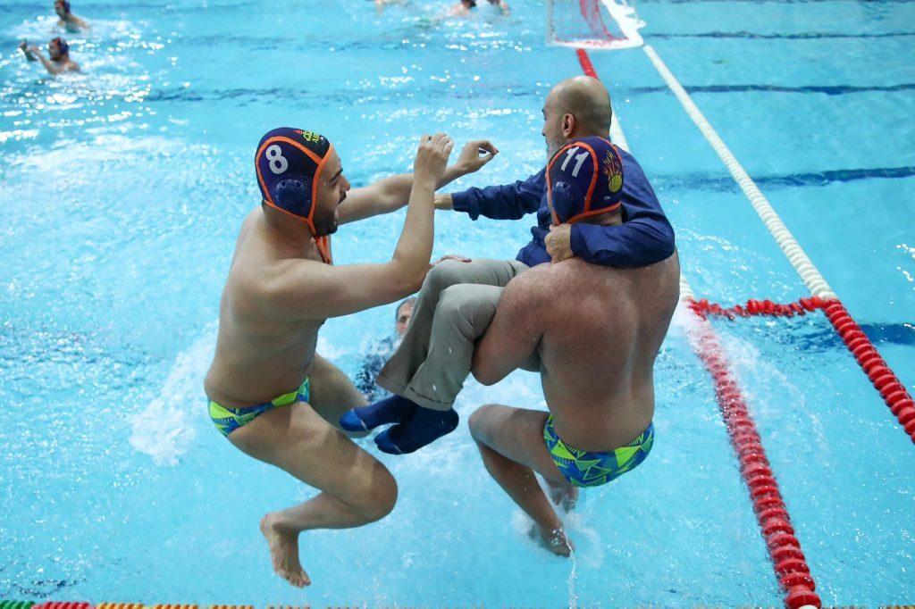 دانشگاه آزاد اسلامی ۴ - ۱۰ پالایش نفت؛ آبادان قهرمان لیگ برتر واتر پلو کشور شد + عکس