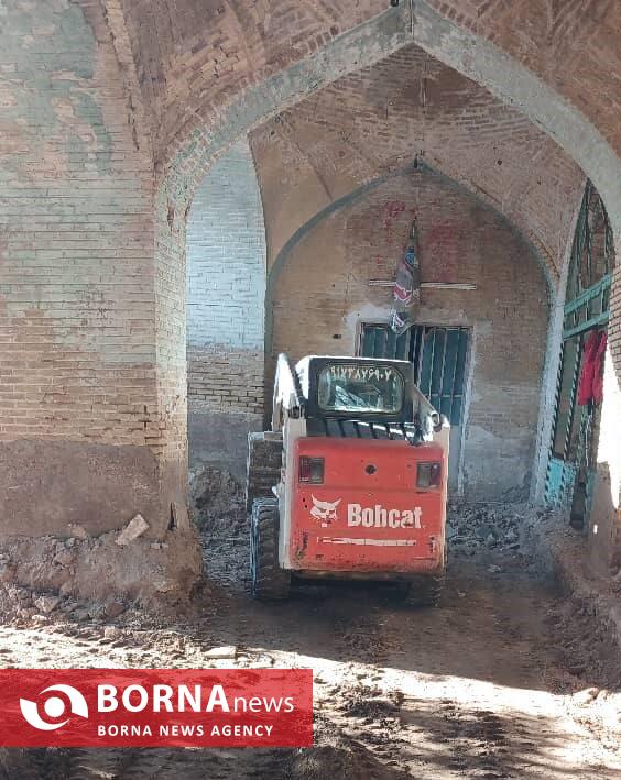 اخلال در بافت تاریخی خانم شیراز بیخ گوش مدیر!