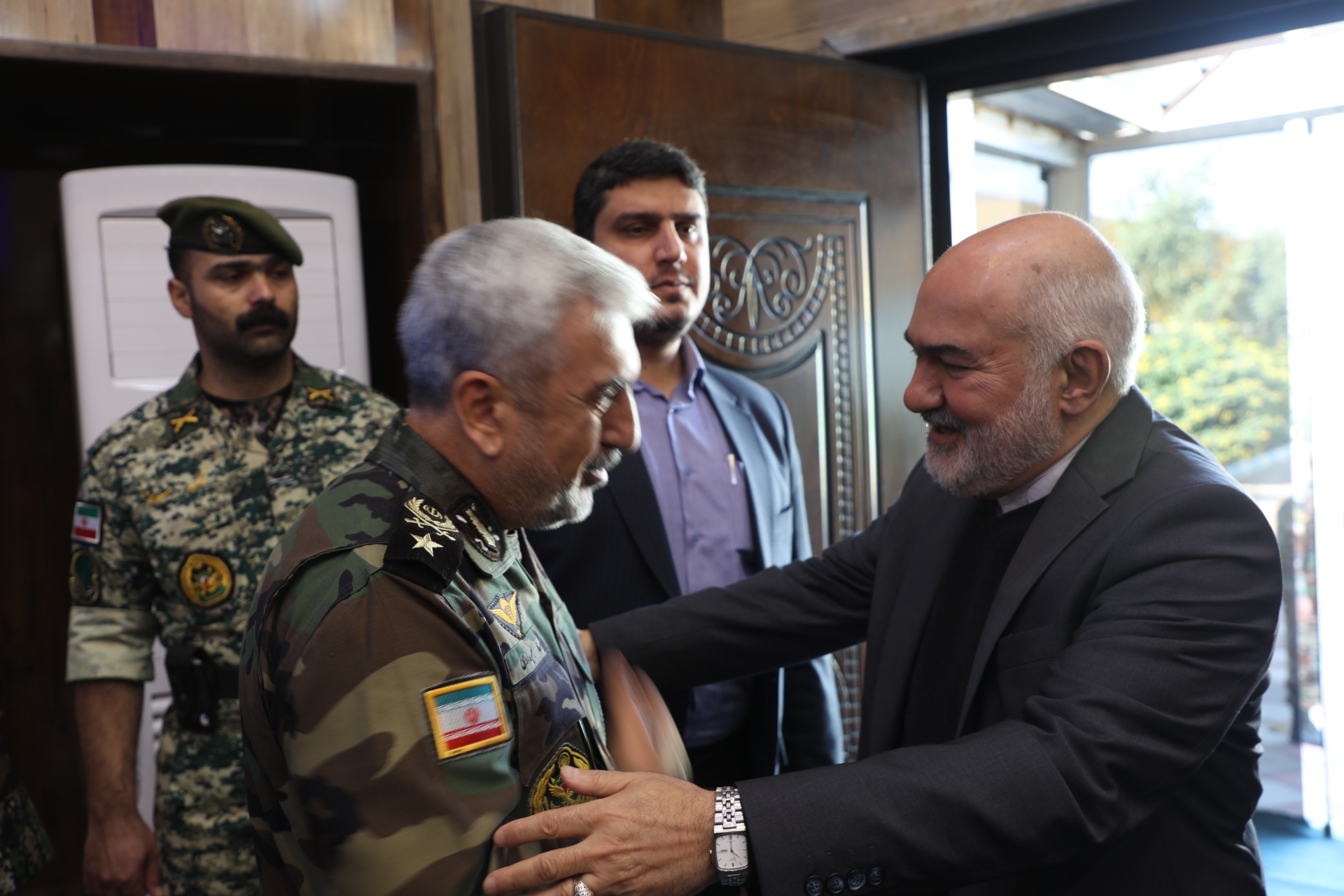 استاندار: خوزستان در انسجام ملی نقش استراتژیک دارد / ارتش و سپاه در کنار هم افتخارآفرین بوده‌اند