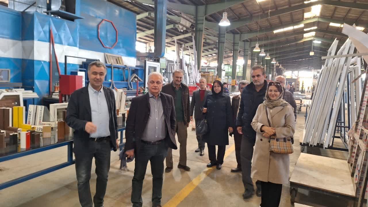 جمعی از مهندسان و کارشناسان سازمان نظام مهندسی قزوین از شرکت سکوی ایران بازدید کردند