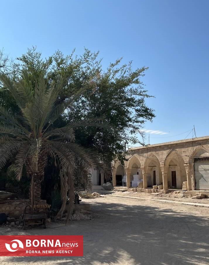 این کاروانسرا ثبت ملی است!/ دفن سر ستون‌های صفوی لا‌ به لای نخاله‌های ساختمانی