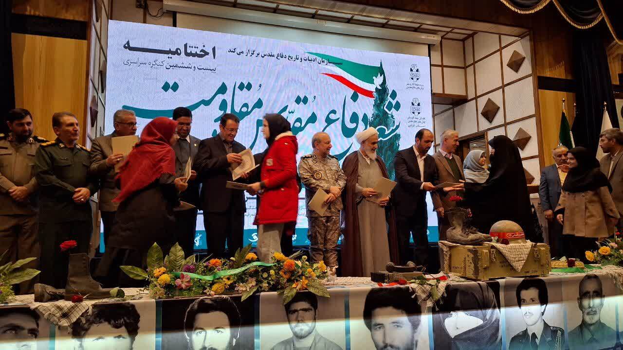 شعر متعهد بهترین ابزار هنر برای انتقال ارزشهای دفاع مقدس به نسل جوان است شعر متعهد بهترین ابزار هنر برای انتقال ارزشهای دفاع مقدس به نسل جوان است