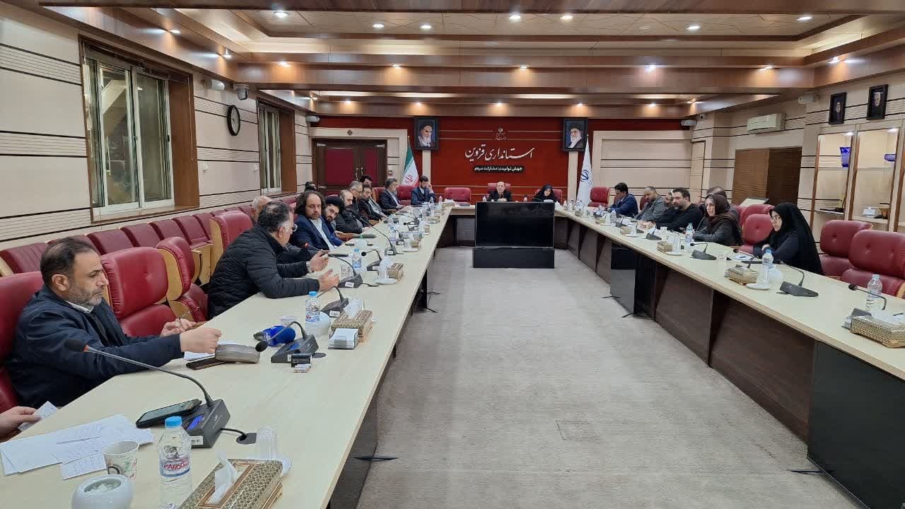 روسای انجمن های فرهنگی و هنری با استاندار قزوین دیدار کردند روسای انجمن های فرهنگی و هنری با استاندار قزوین دیدار کردند