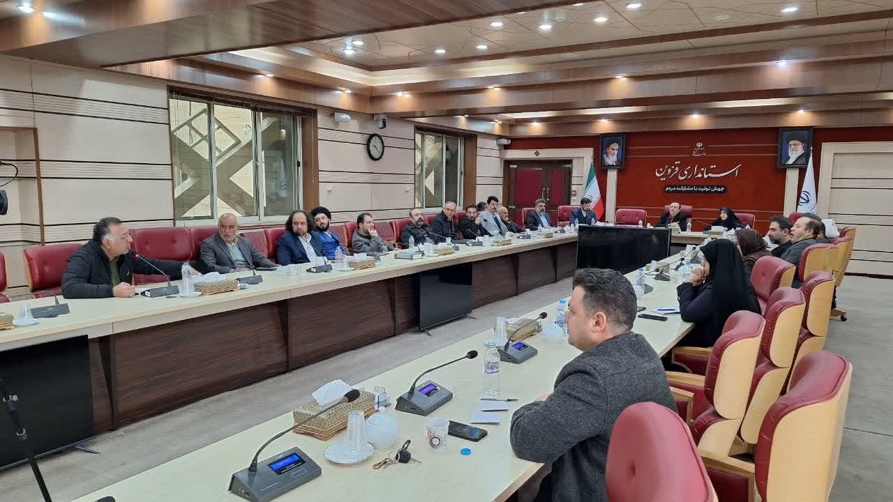 روسای انجمن های فرهنگی و هنری با استاندار قزوین دیدار کردند روسای انجمن های فرهنگی و هنری با استاندار قزوین دیدار کردند