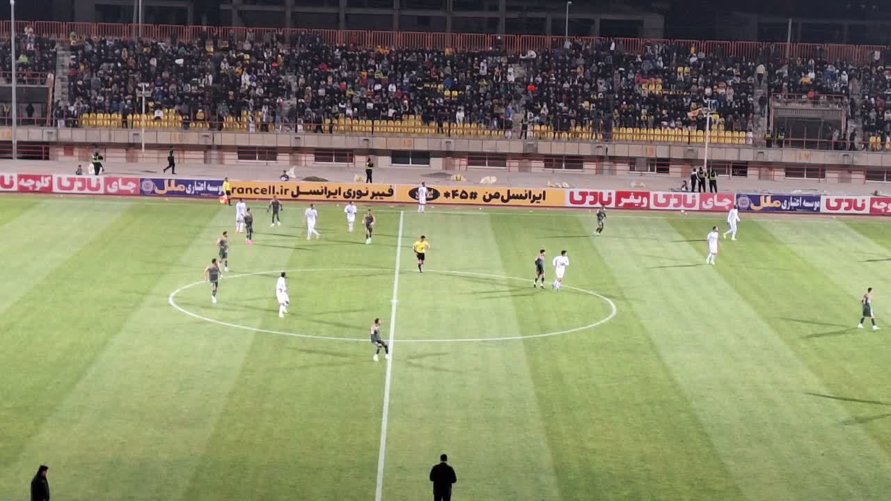 شمس آذر فانوس بدست در قعر جدول شمس آذر فانوس بدست در قعر جدول