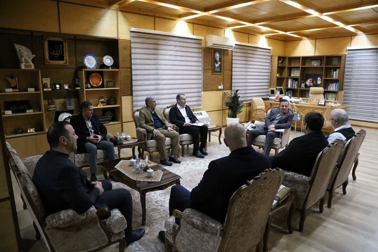 تعدادی از صنعتگرانی با استاندار قزوین دیدار کردند تعدادی از صنعتگرانی با استاندار قزوین دیدار کردند