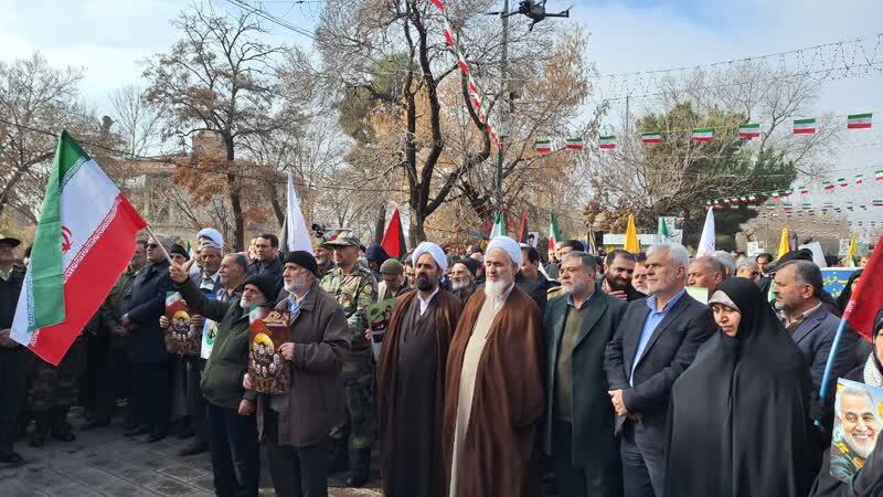 آرامش ما را بهم بزنید، جهان را برایتان نا امن می کنیم 