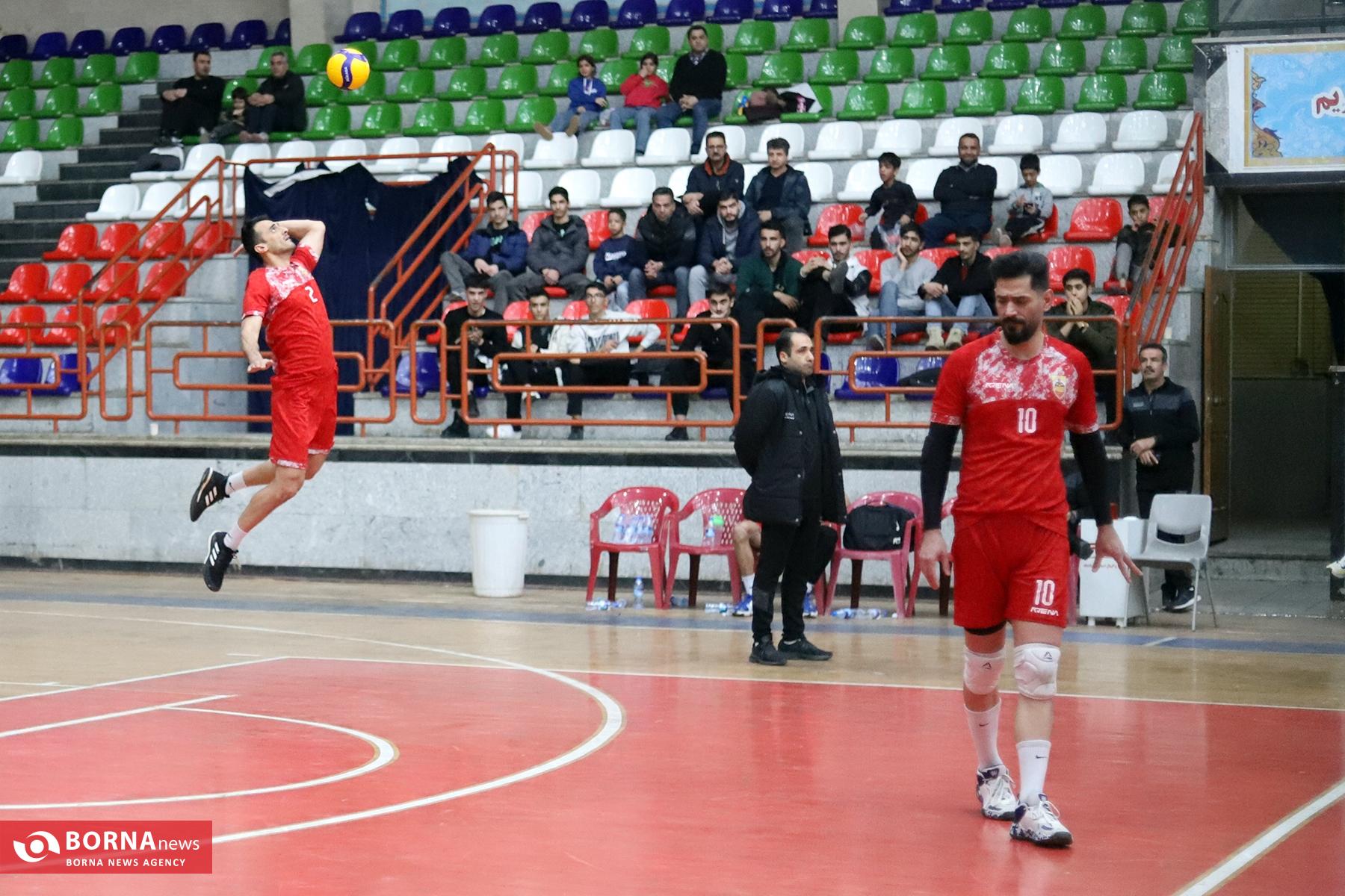 کرمانشاه با نتیجه سه بر دو مغلوب بهار کردستان شد کرمانشاه با نتیجه سه بر دو مغلوب بهار کردستان شد
