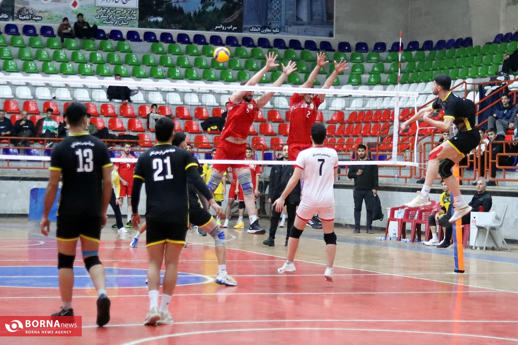 کرمانشاه با نتیجه سه بر دو مغلوب بهار کردستان شد کرمانشاه با نتیجه سه بر دو مغلوب بهار کردستان شد