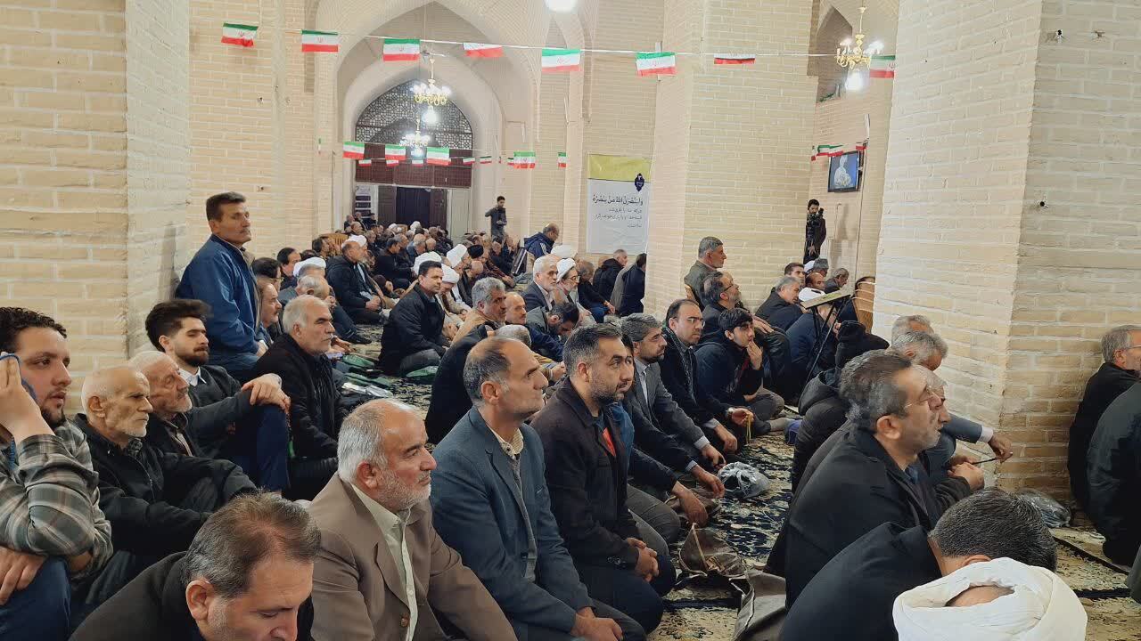 حکم رهبری به امام جمعه قزوین ابلاغ شد حکم رهبری به امام جمعه قزوین ابلاغ شد