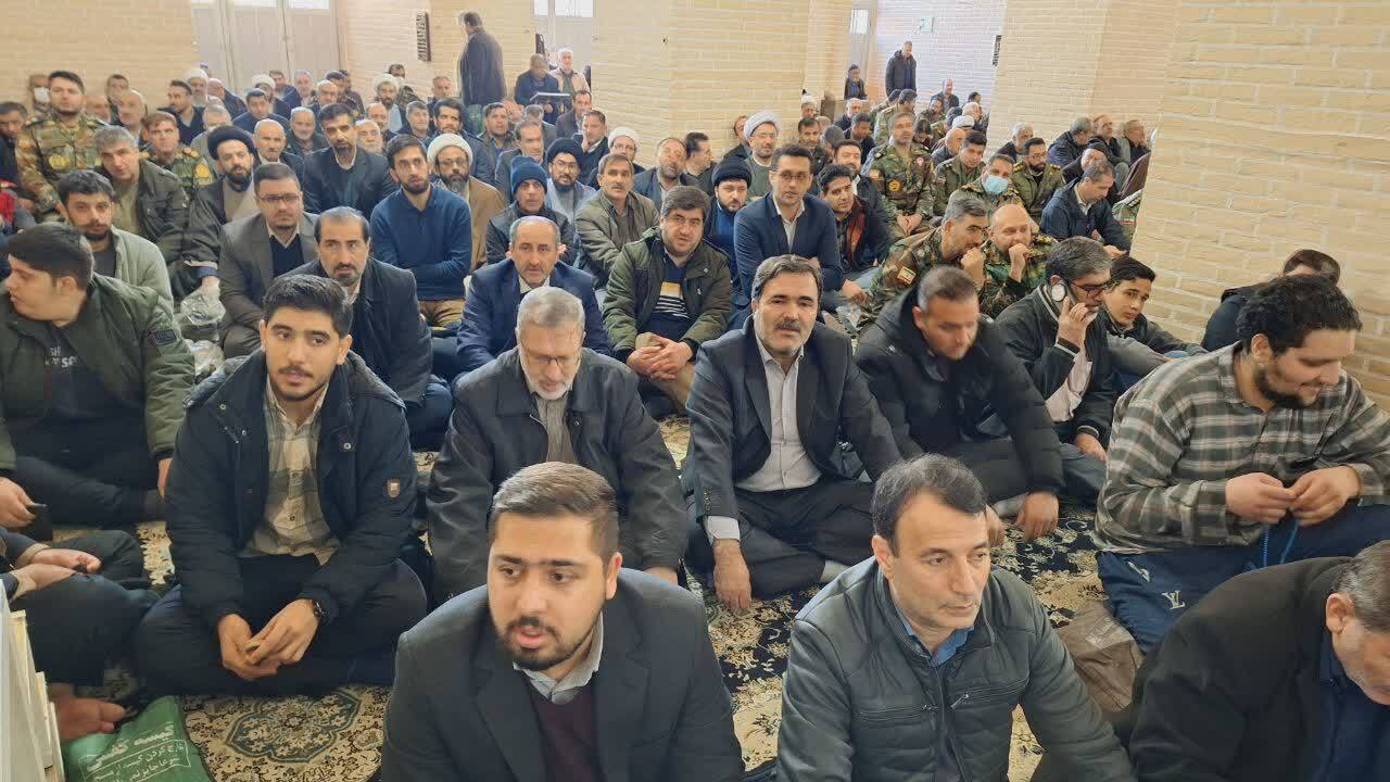 حکم رهبری به امام جمعه قزوین ابلاغ شد حکم رهبری به امام جمعه قزوین ابلاغ شد