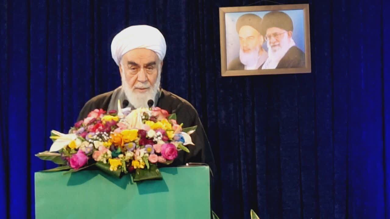 حکم رهبری به امام جمعه قزوین ابلاغ شد حکم رهبری به امام جمعه قزوین ابلاغ شد