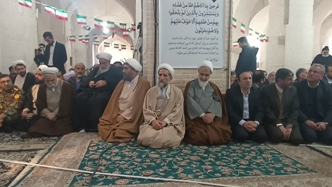 اولین نماز جمعه به امامت آیت الله مظفری در قزوین اقامه شد اولین نماز جمعه به امامت آیت الله مظفری در قزوین اقامه شد