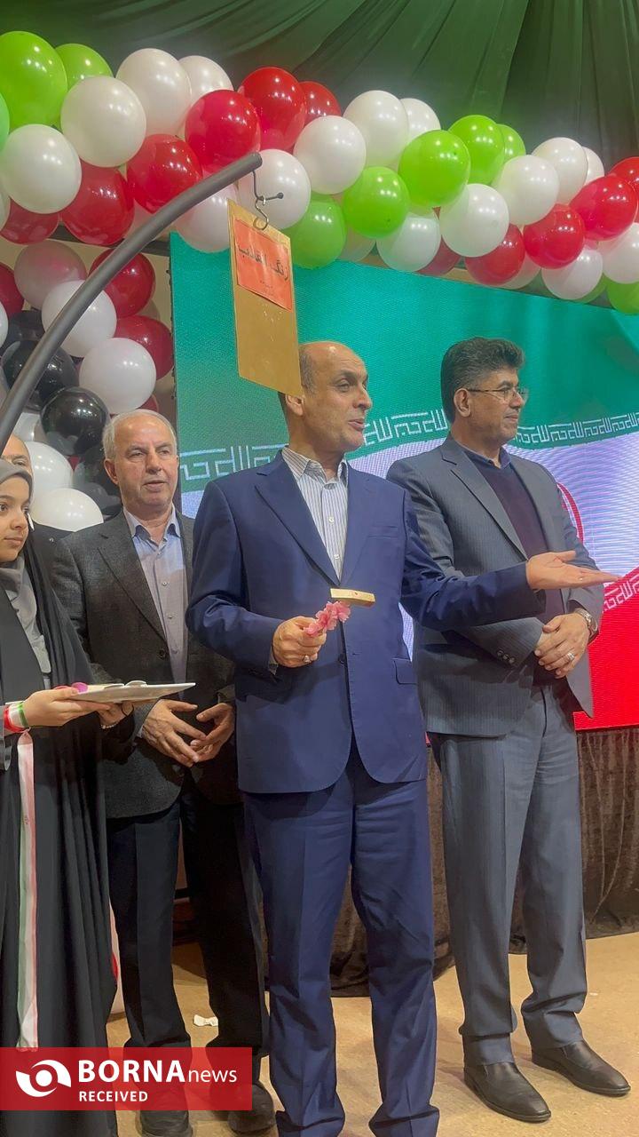 به برکت انقلاب اسلامی در تمامی حوزه ها از وجود نخبگان و متخصصان داخلی بهره مند هستیم