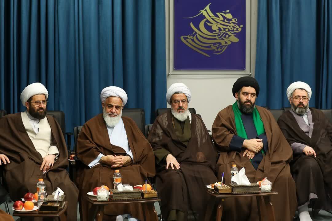 ائمه جمعه در روش ارائه، شیوه اغنائی و ابتکارات دقتهای لازم را داشته باشند ائمه جمعه در روش ارائه، شیوه اغنائی و ابتکارات دقتهای لازم را داشته باشند