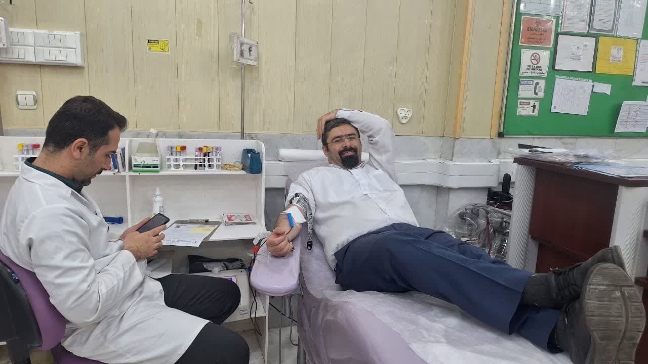 خبرنگاران قزوین با اهدای خون خود به یاری بیماران نیازمند شتافتند